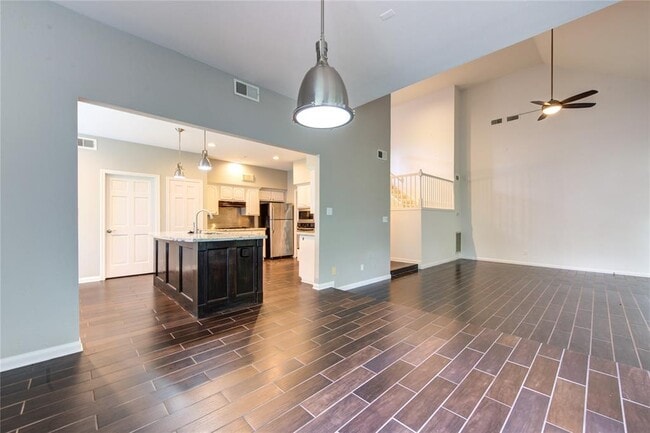 Building Photo - 25 Fairway Oaks Pl