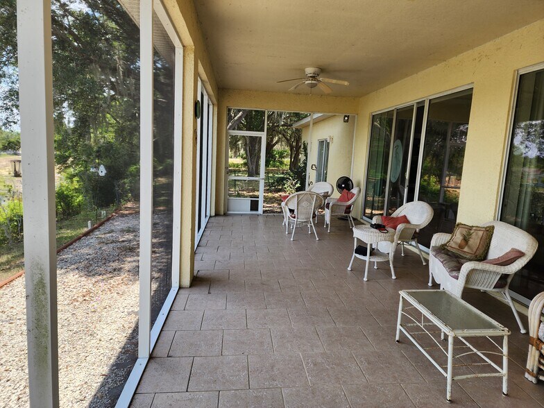 Building Photo - 223 Golf Aire Blvd