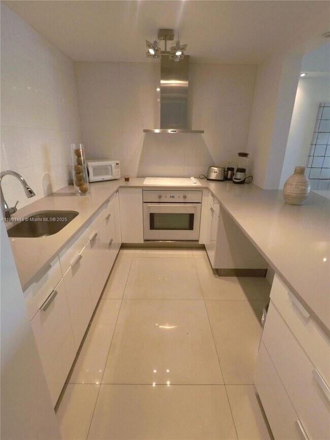 Building Photo - 19390 Collins Ave