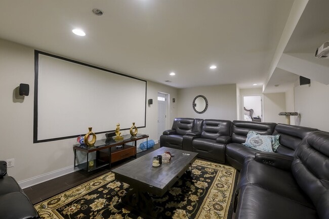 Building Photo - Luxurious Single Family Home in Emerald Farm