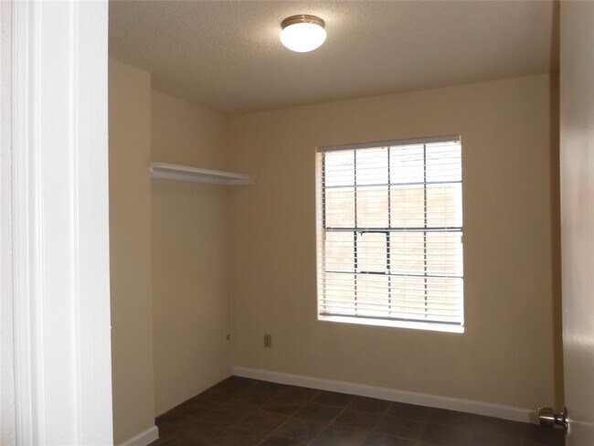 Building Photo - 2750 Holly Hall St