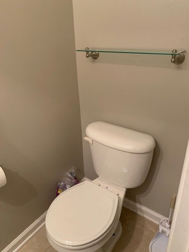 Building Photo - Beautiful 3 bedroom home with room for everyone & pets!