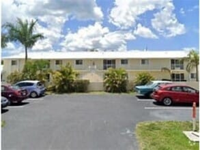 Building Photo - AVAILABLE NOW!  Washer &amp; Dryer Include...
