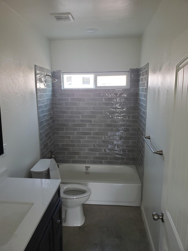 Building Photo - 1130 E Winnie Pl