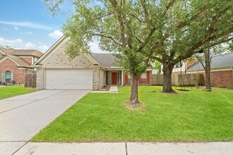 Building Photo - 3909 Greenwood Dr