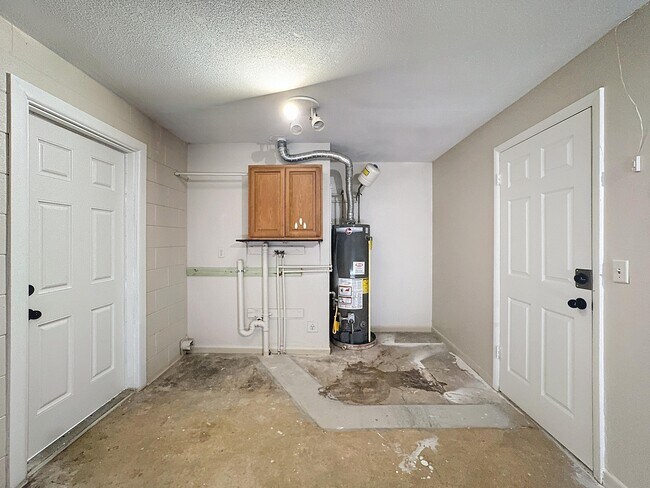 Building Photo - 1545 Polaris St