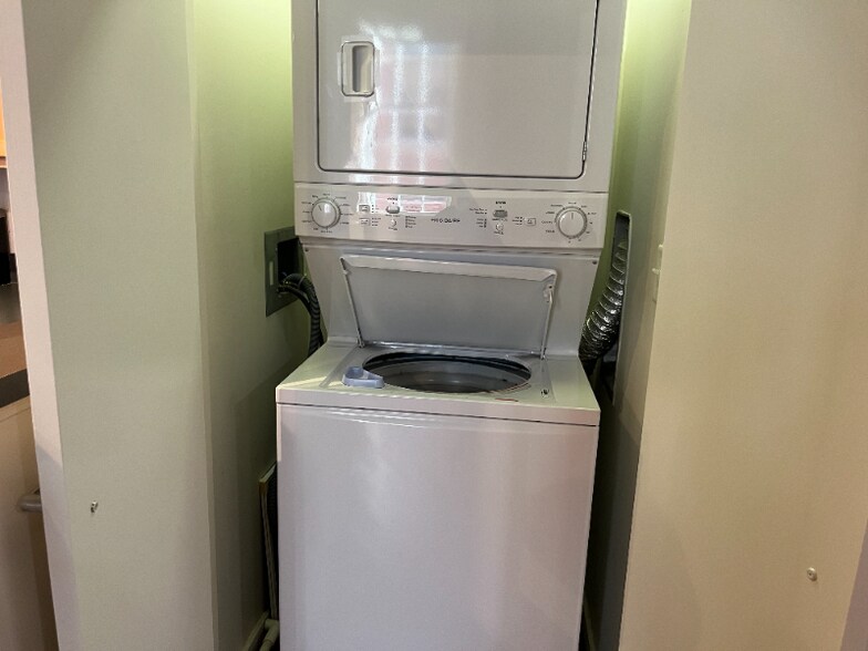 Building Photo - 415 N Prince St