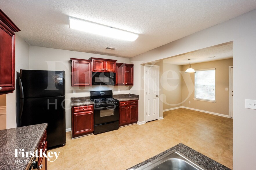 Building Photo - 5440 Bluegrass Dr