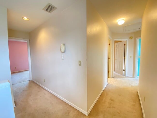 Building Photo - 3708 Molona Dr