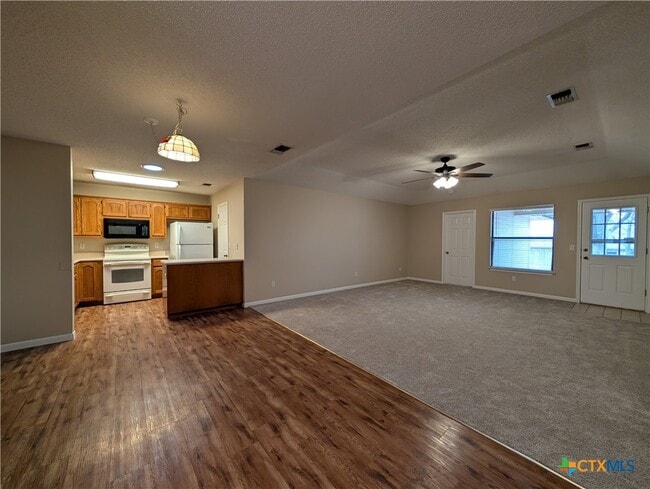 Building Photo - 1666 Lantana Cir