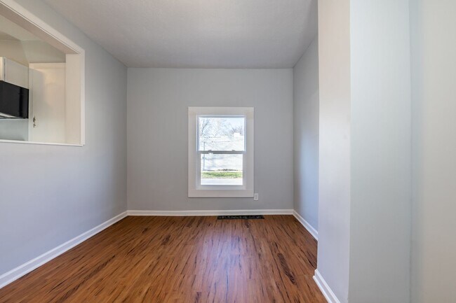Building Photo - Adorable 1 Bed 1 Bath House with Detached Garage