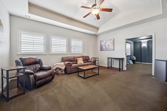 Building Photo - 580 Butchart Dr