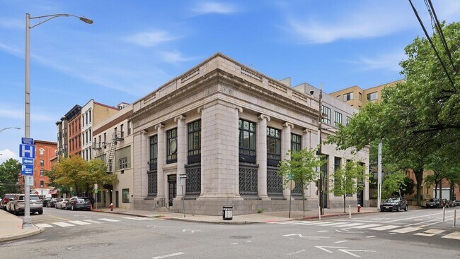 Building Photo - 313 1st St