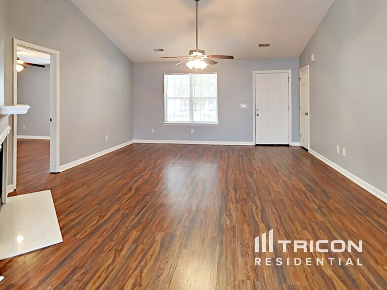 Building Photo - 744 N Shadowbrook Dr