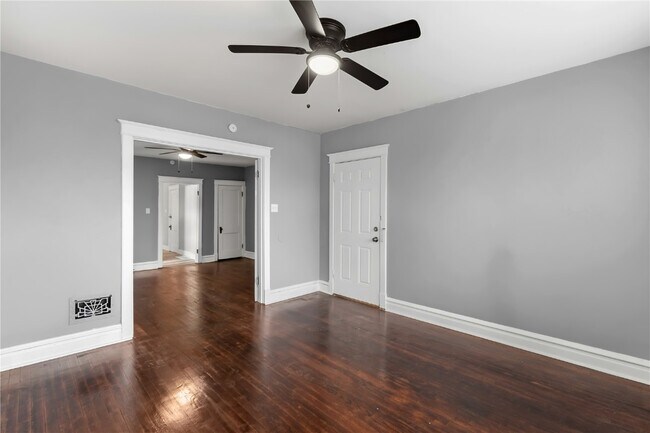 Building Photo - 4234 Dewey Ave