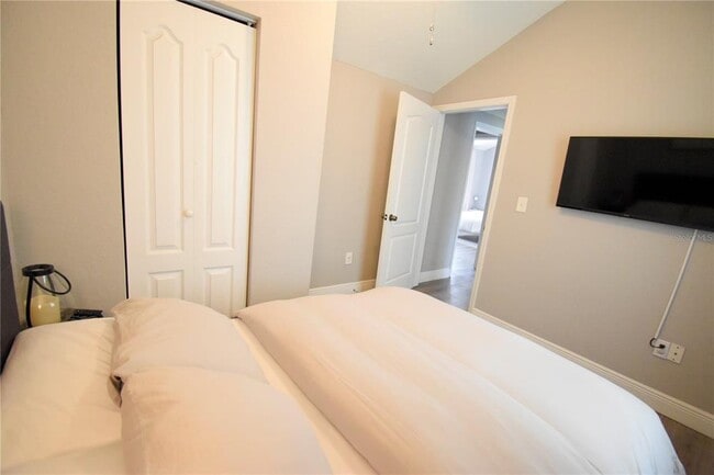 Building Photo - 221 E Cypress St