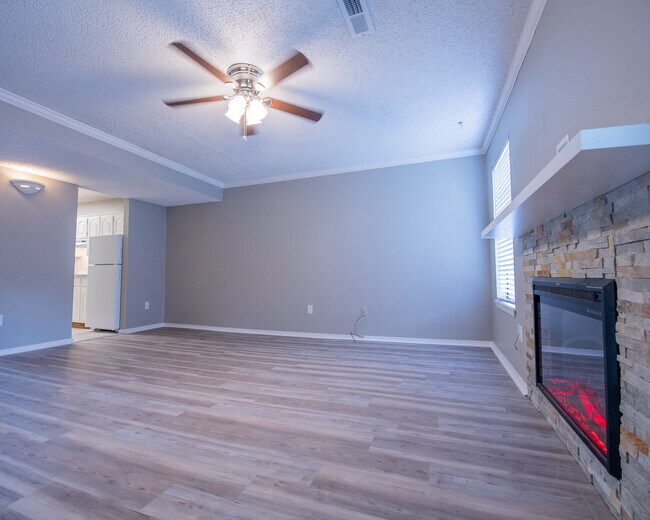Building Photo - 2305 E Kantz Cv