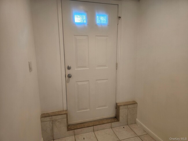 Building Photo - 804 Hampshire Rd