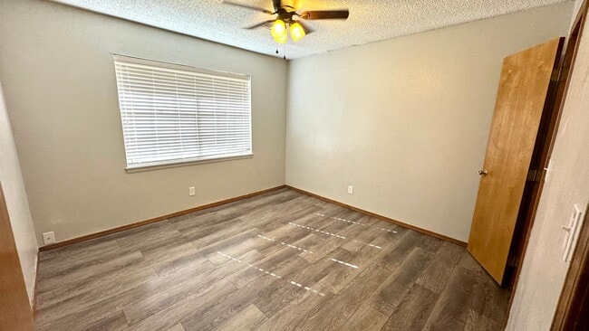 Building Photo - Comfortable & Convenient Living on Nightin...