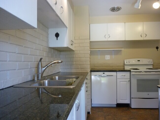 Building Photo - 1211 W Dalke Ave