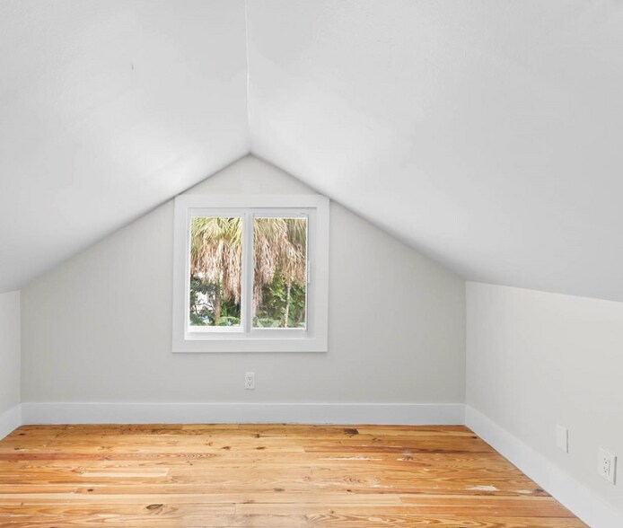 Building Photo - 3945 Loquat Ave