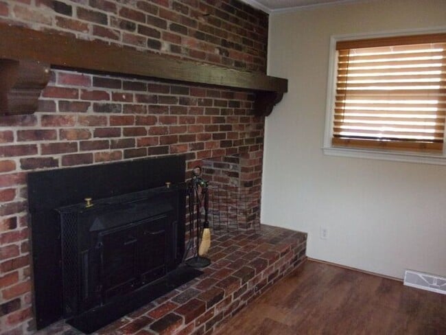 Building Photo - 3 Bedroom 2 Bath Beautifully Renovated Home in Lancaster