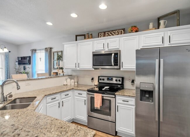 Building Photo - 8390 Island Dr