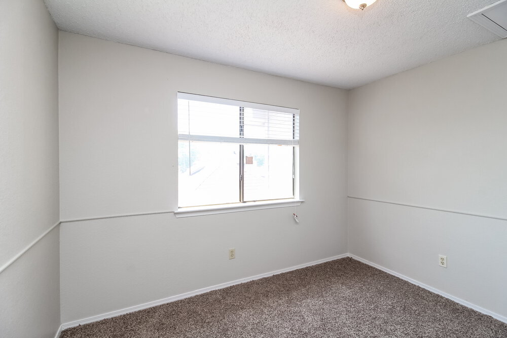 Building Photo - 635 Las Brisas Dr