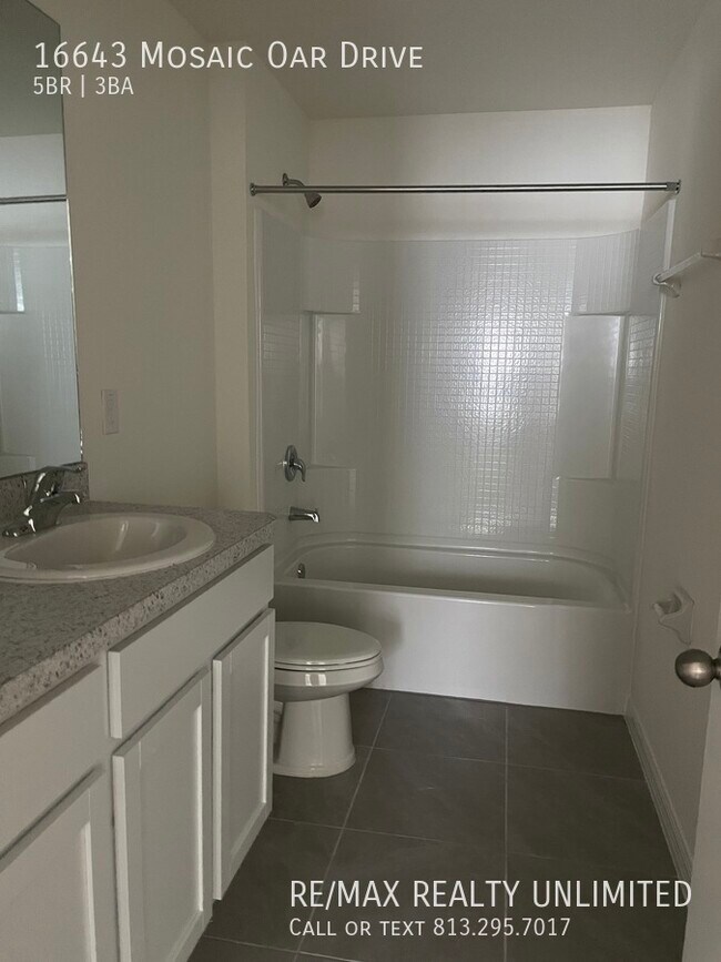 Building Photo - 16643 Mosaic Oar Dr