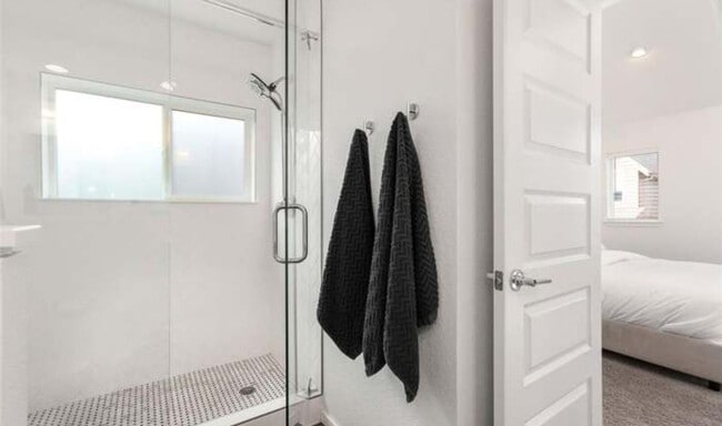 Building Photo - Beautiful 4 bedroom 3.5 bathroom home