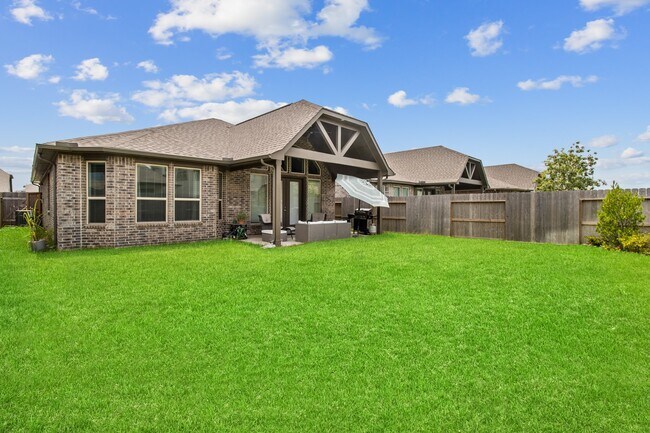 Building Photo - 8735 Morris Wds Dr