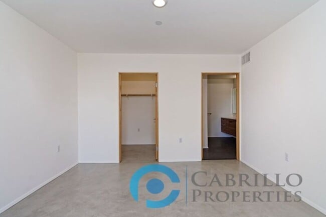 Building Photo - 2870 Fourth Ave