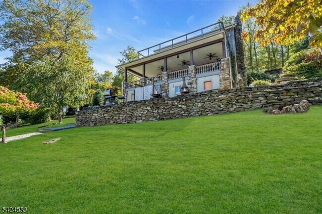 Building Photo - 363 Lakeside Blvd