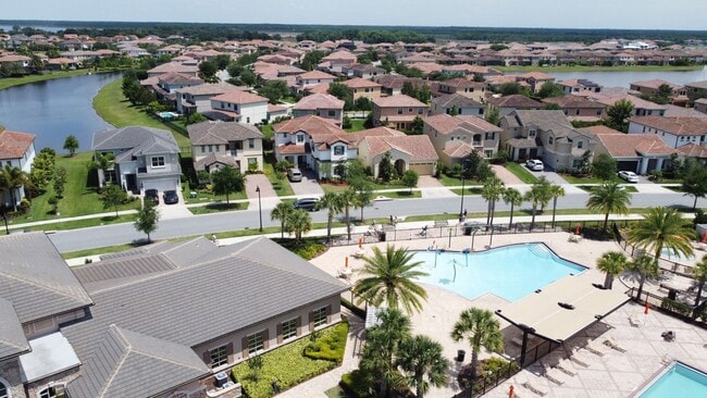 Building Photo - Stunning  MOVE-IN READY TOWNHOME in. Exqui...