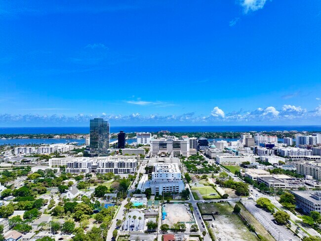 Building Photo - 300 S Australian Ave