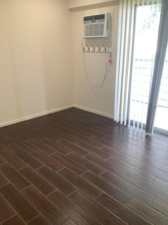 Building Photo - 119 Fanshaw C