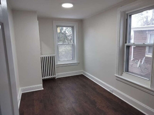 Building Photo - 547 Centre St