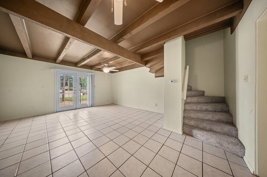 Building Photo - 208 E Starr Ave