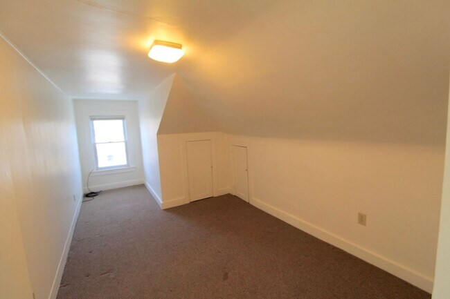 Building Photo - Studio apartment next to EMU for rent! - 1131-A Shenandoah St.