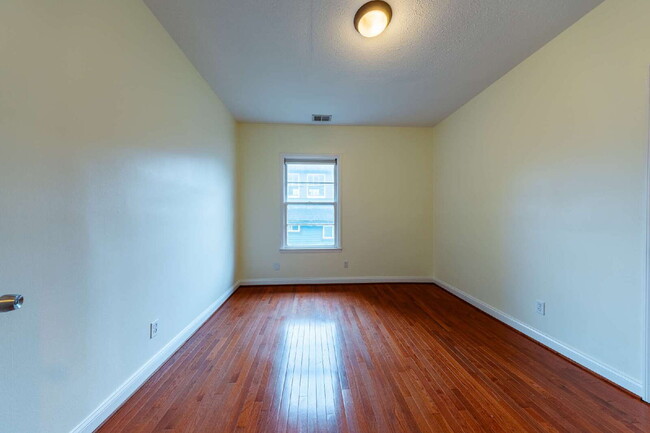 Building Photo - NOW AVAILABLE!  Charming East Nashville Bungalow for Lease!