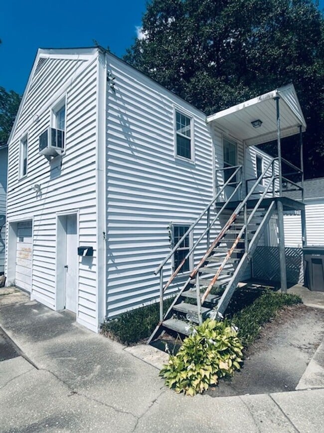 Primary Photo - 1-Bedroom, 1-bathroom Apartment