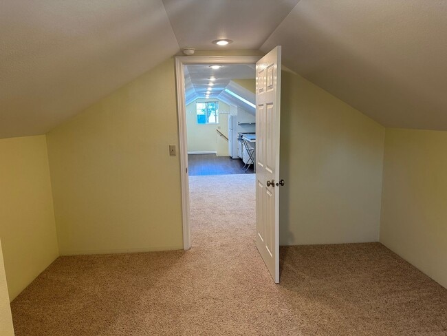 Building Photo - Updated 1 bed, 1 bath in Eugene!