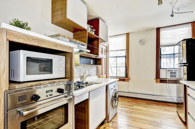 Building Photo - 314 6th St