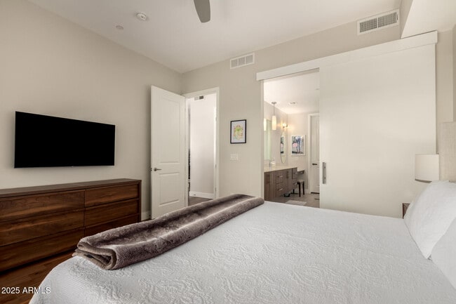 Building Photo - 7300 E Earll Dr