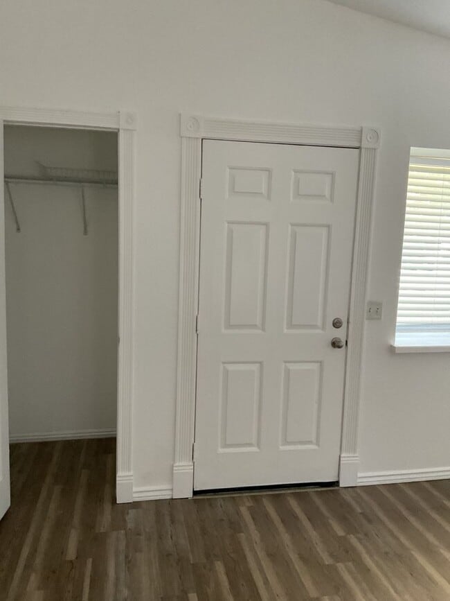 Building Photo - Chico 3 bed 2 bath home for rent, convenient location, neighborhood setting Garage, back yard