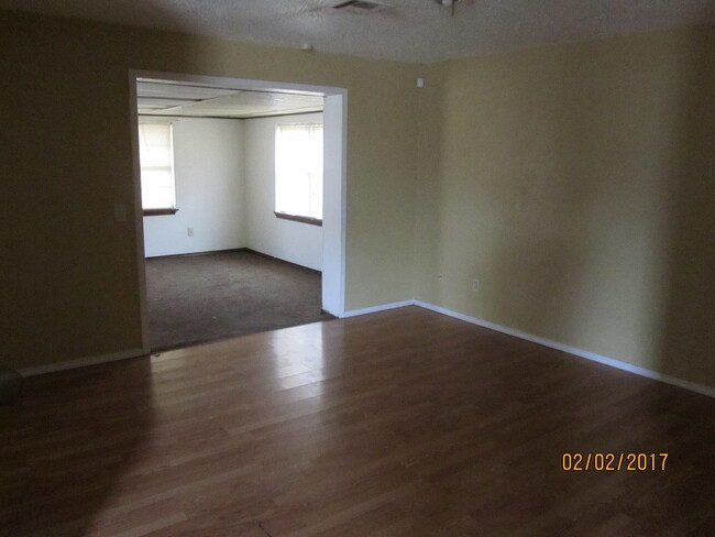 Building Photo - Nice 4-bedroom For Rent in SE OKC