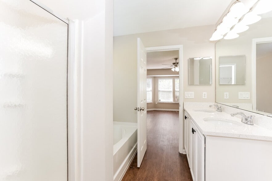 Building Photo - 76199 Tideview Ln
