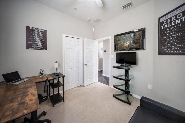 Building Photo - 3760 Parkridge Cir