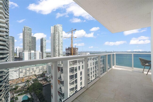 Building Photo - 600 NE 27th St