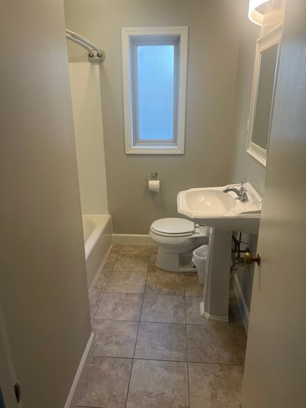 Building Photo - 635 13th Ave